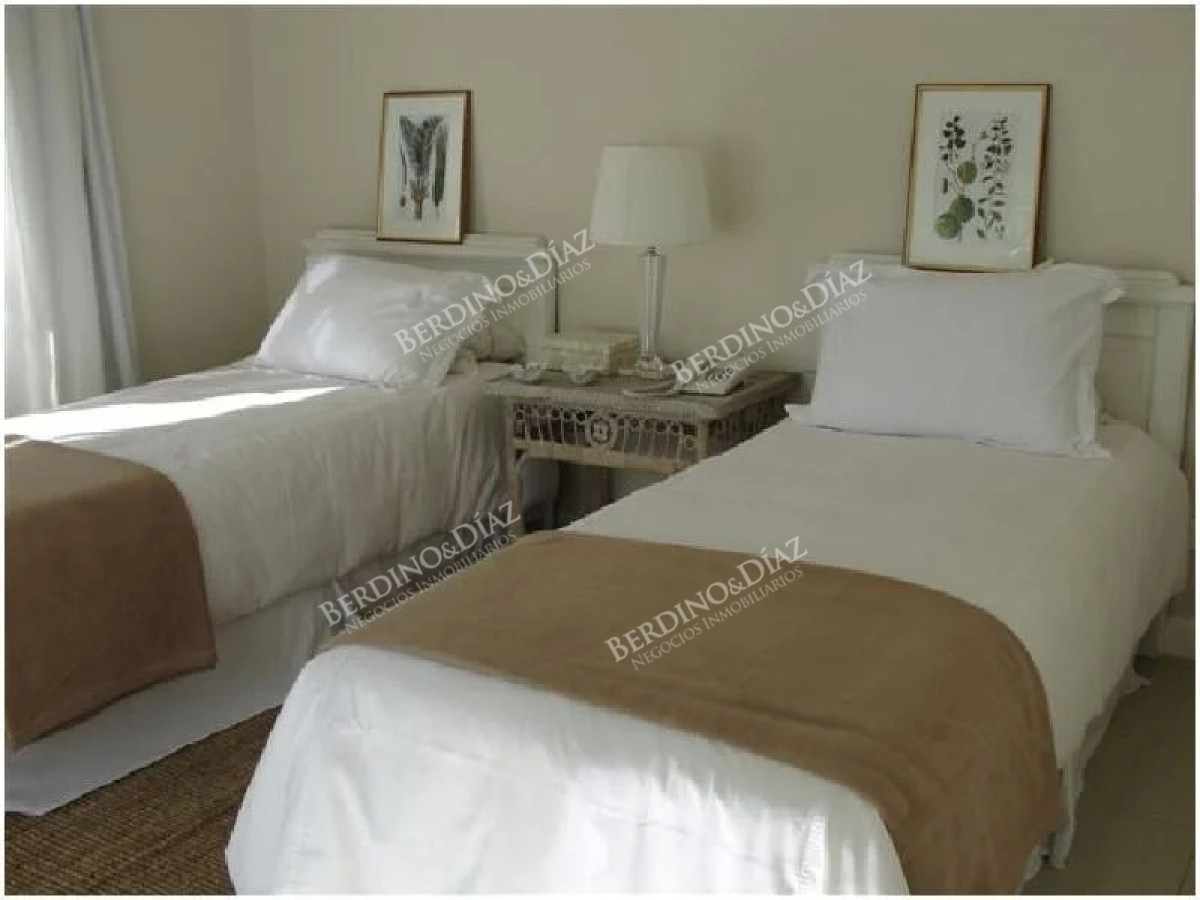 Casa ID.2216 - Hermosa casa en venta de 6 dormis en Montoya con vista al mar