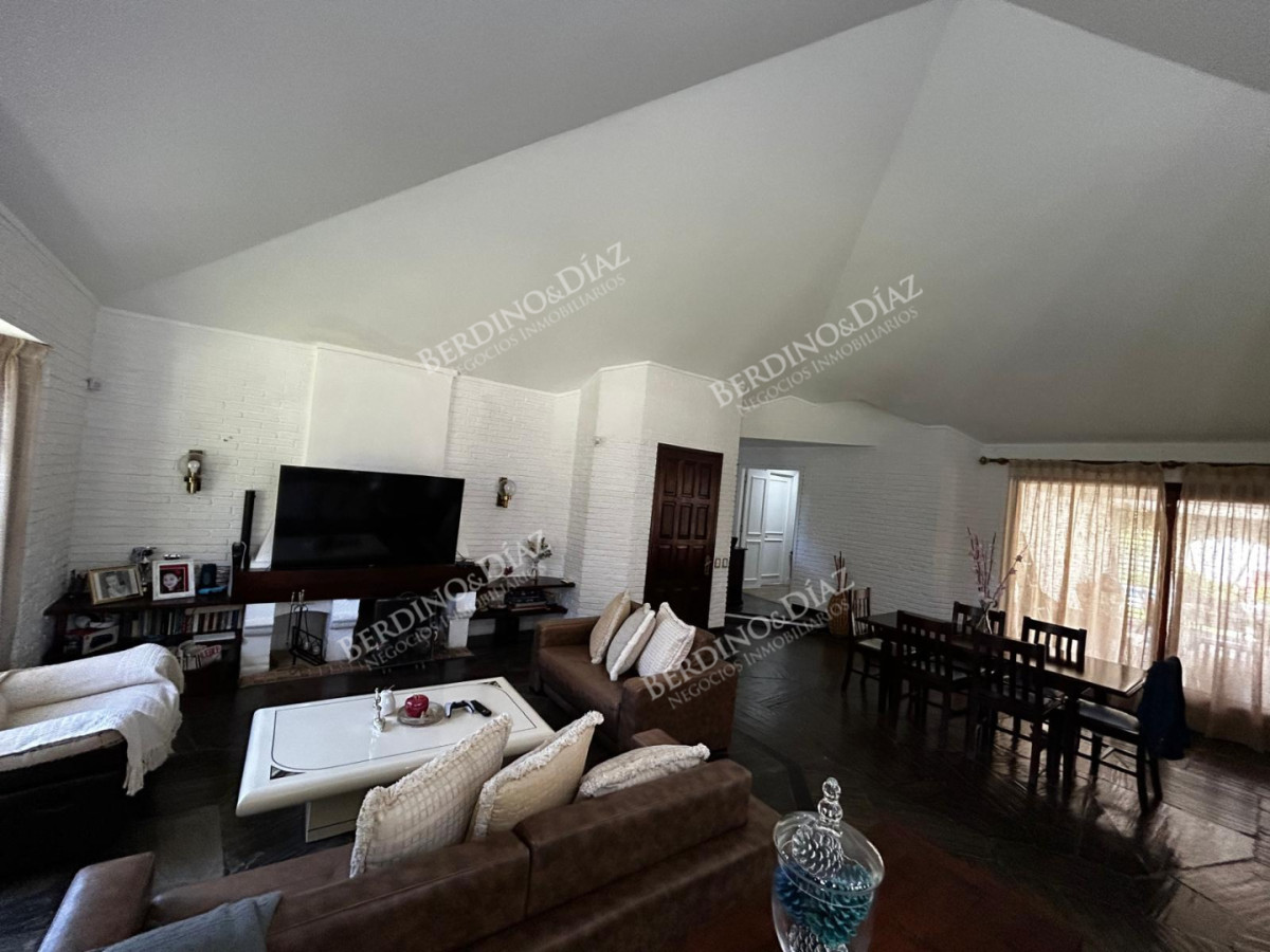 Casa ID.3011 - Hermosa casa en venta en Barrio Lugano Arbolada 