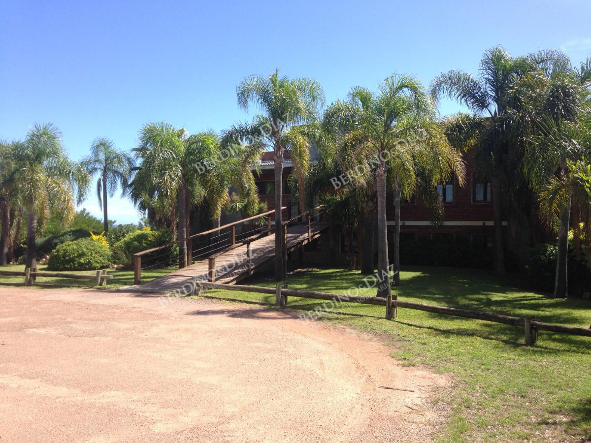 Casa ID.462 - Casa en venta sobre el momo de  Punta Ballena