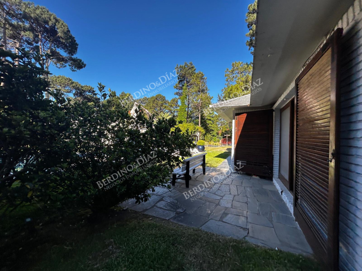 Casa ID.3011 - Hermosa casa en venta en Barrio Lugano Arbolada 