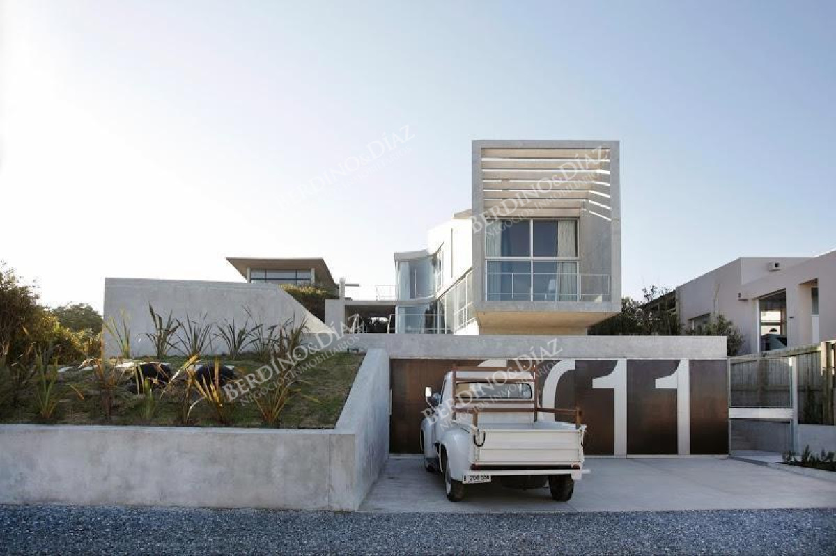 Casa ID.2163 - Casa en venta estilo minimalista con vista al mar