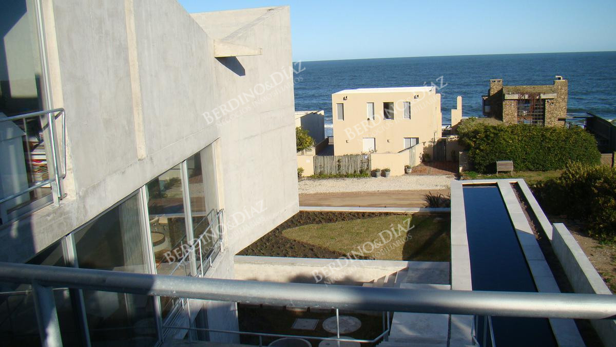 Casa ID.2163 - Casa en venta estilo minimalista con vista al mar