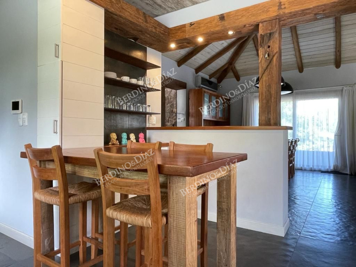 Casa ID.1216 - Casa Moderna  en venta  en Barrio Lugano 