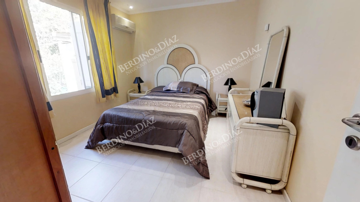 Casa ID.366 - Elegante casa en Barrio  Lugano cerca del Shopping