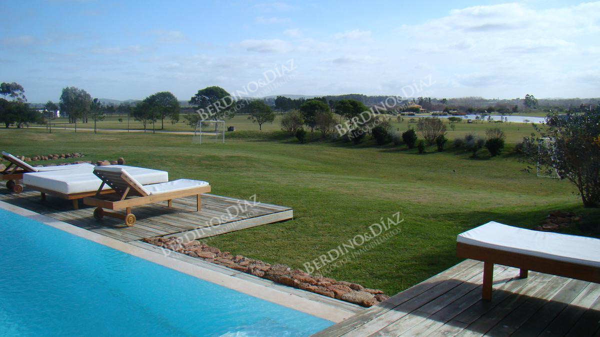 Casa ID.2131 - Casa en venta de 6 dormitorios en el Quijote La Barra