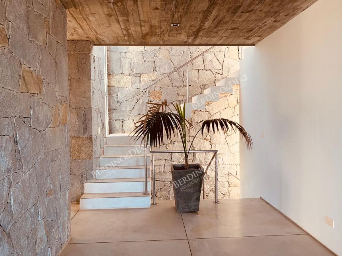 Casa ID.1235 - Casa minimalista en Manantiales