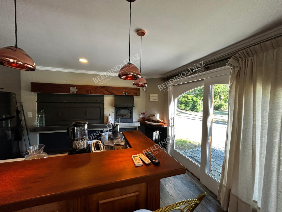 Casa ID.3011 - Hermosa casa en venta en Barrio Lugano Arbolada 