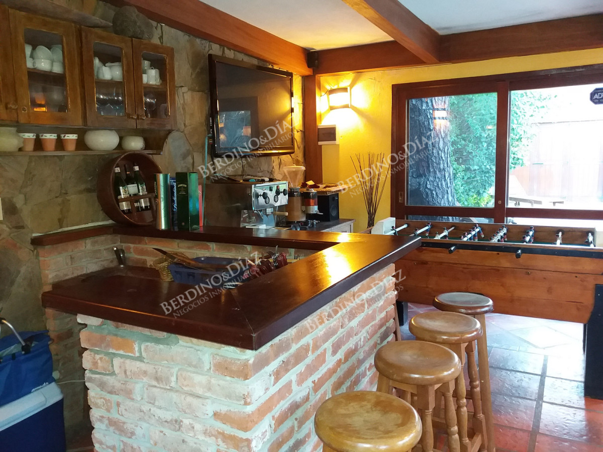Casa ID.2407 - Casa en venta en Playa Mansa excelente construccion