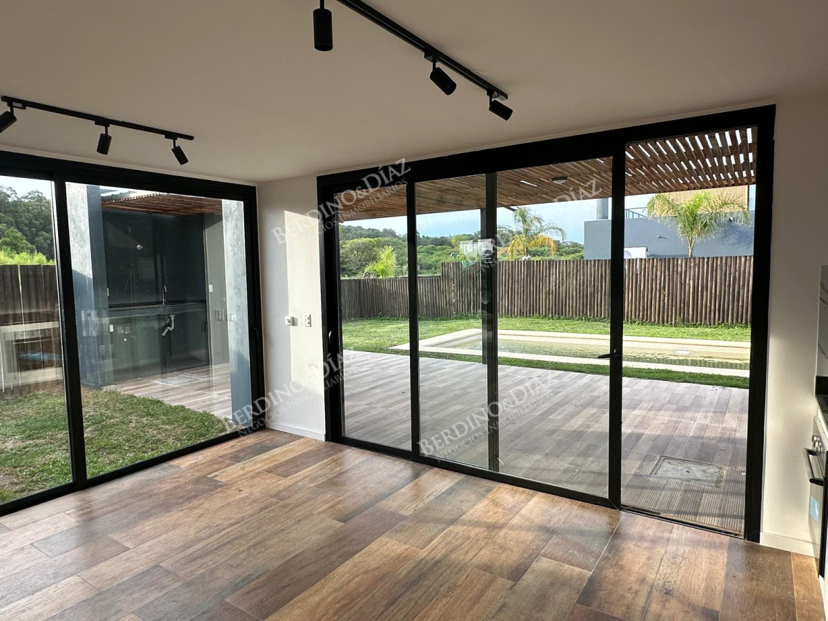 Casa ID.2858 - Casa a estrenar sin muebles en Las Grutas Village 3 dormitorios 