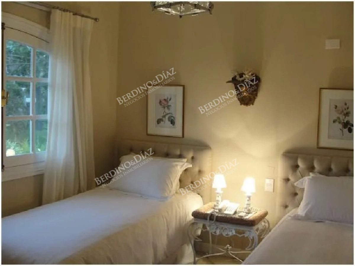 Casa ID.2216 - Hermosa casa en venta de 6 dormis en Montoya con vista al mar