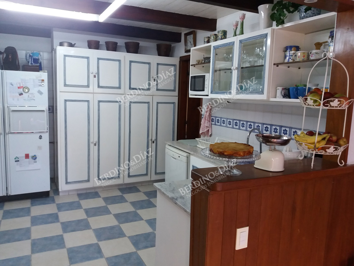 Casa ID.2407 - Casa en venta en Playa Mansa excelente construccion