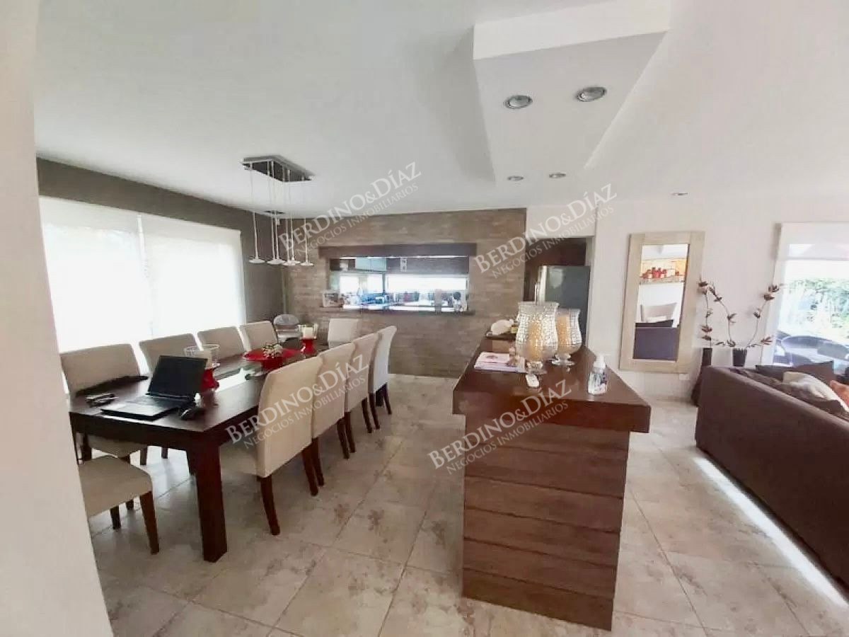 Casa ID.1907 - Casa en venta  Playa Mansa Pinares Punta del Este 