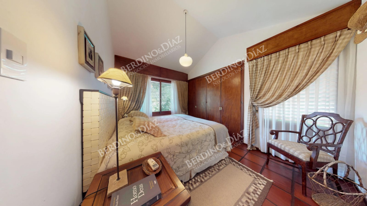 Casa ID.2409 - Chalet en venta Zona Golf 