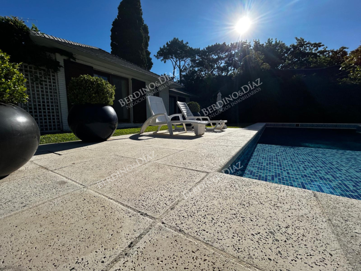 Casa ID.3011 - Hermosa casa en venta en Barrio Lugano Arbolada 