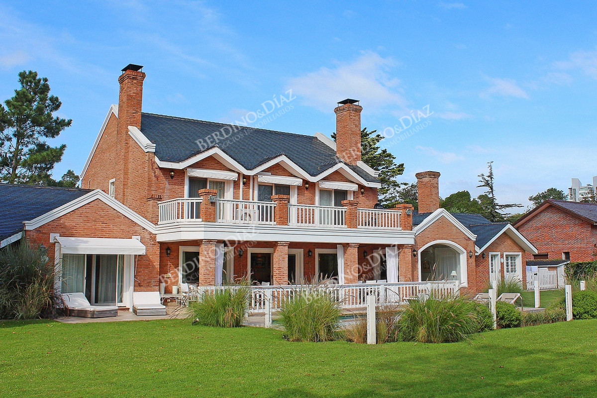 Casa ID.2397 - Magnifica propiedad en venta Playa Mansa