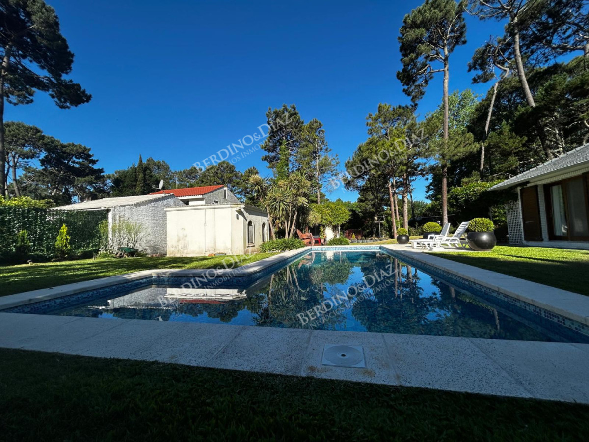 Casa ID.3011 - Hermosa casa en venta en Barrio Lugano Arbolada 