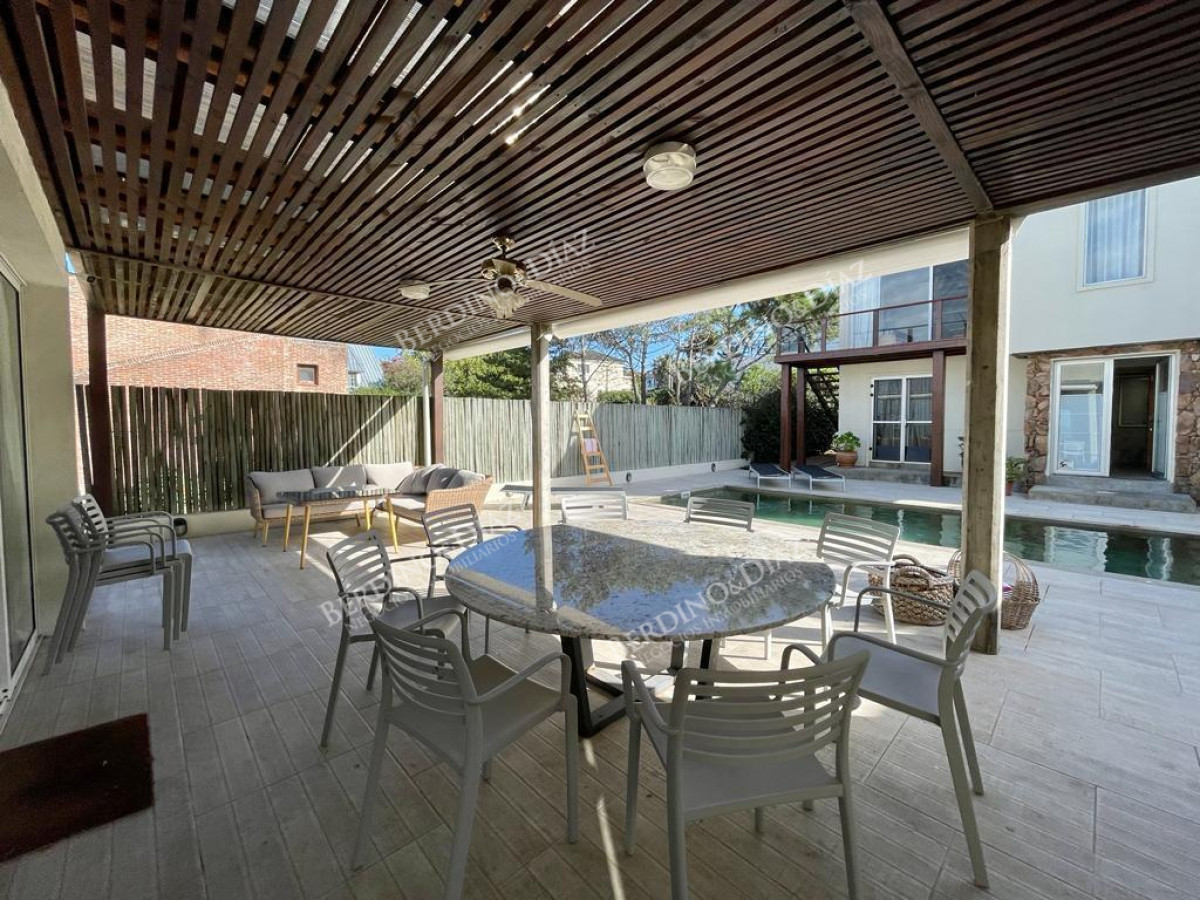 Casa ID.2177 - Casa minimalista con vista al mar en Montoya