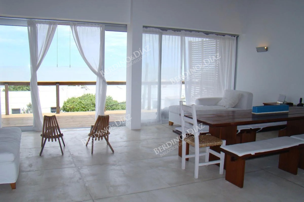 Casa ID.2180 - Casa en venta en La Barra con vista al mar