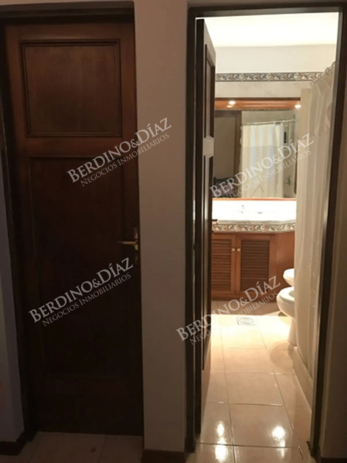 Casa ID.2821 - Casa espectacular en Playa Mansa en venta para proyecto 
