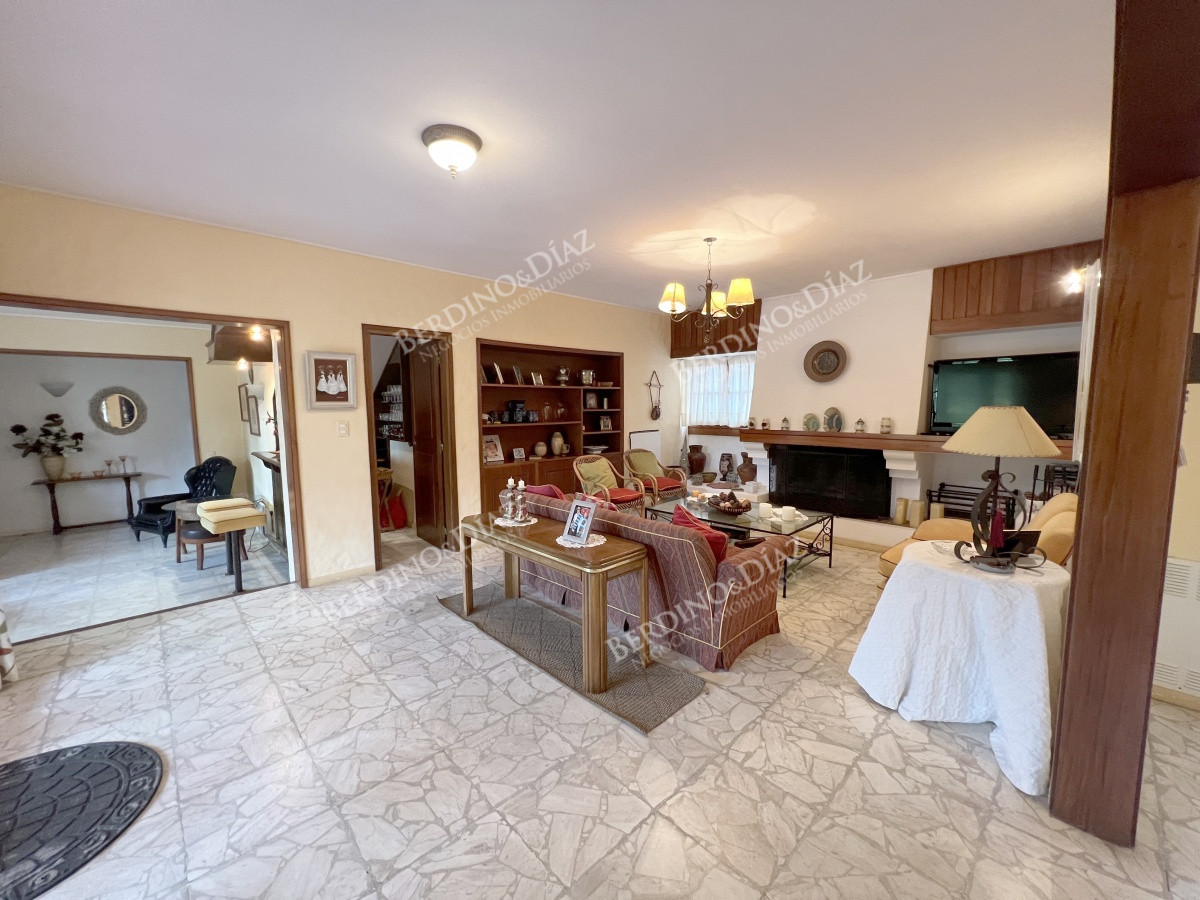 Casa ID.327 - Espléndida residencia de estilo mediterraneo sobre importante Avenida