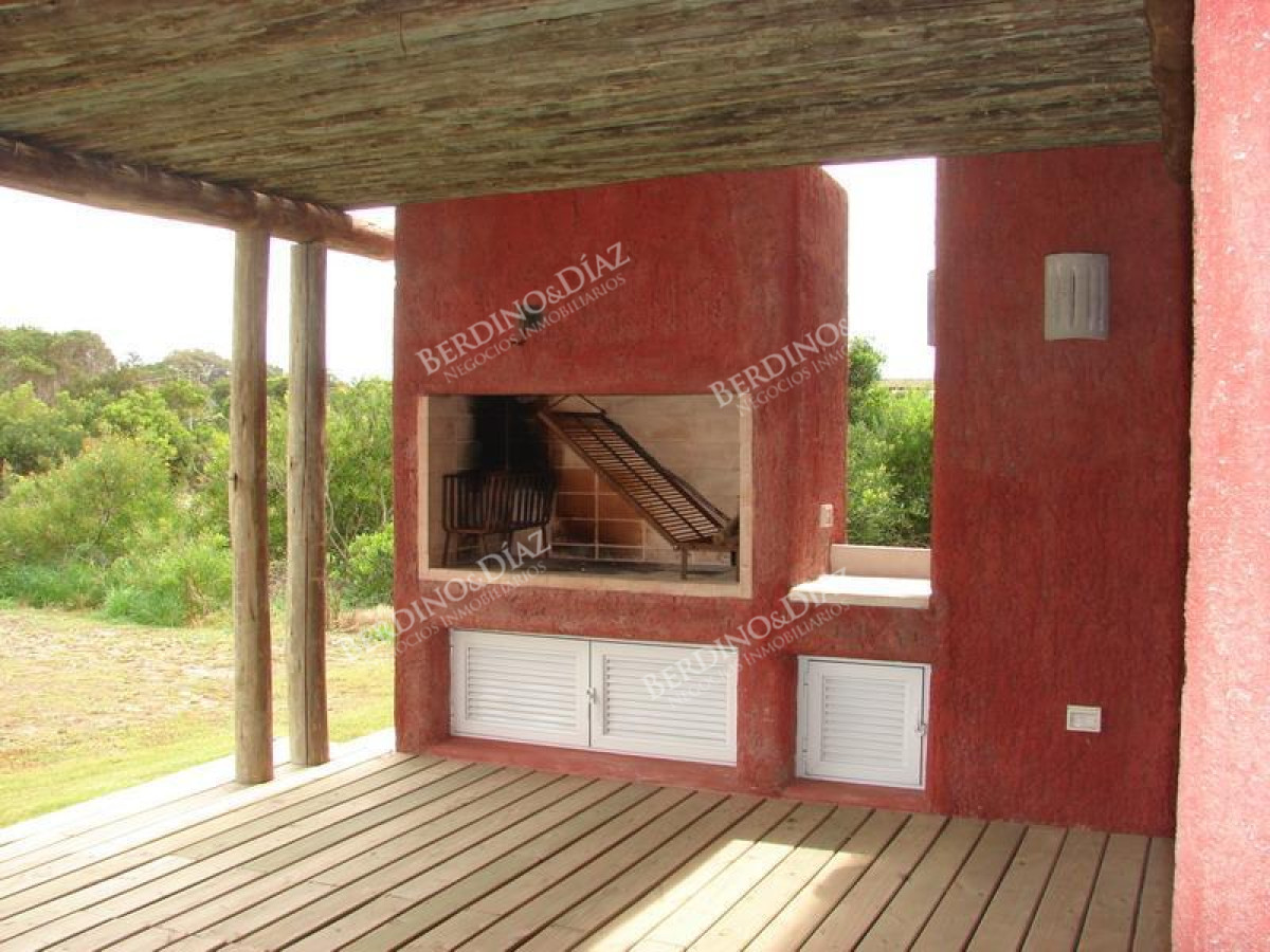 Casa ID.2167 - Casa en venta con vista al mar Punta Piedras 