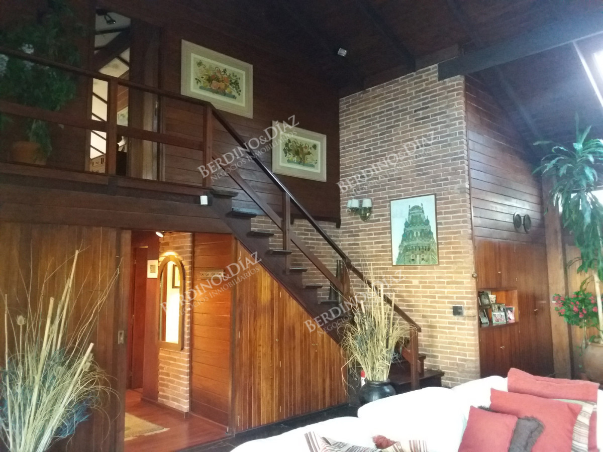 Casa ID.2407 - Casa en venta en Playa Mansa excelente construccion