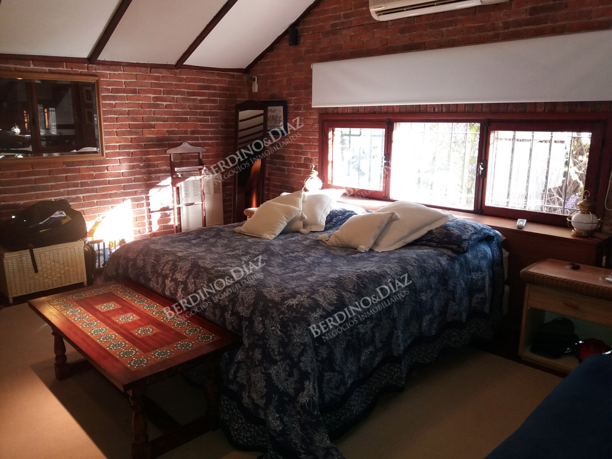 Casa ID.2407 - Casa en venta en Playa Mansa excelente construccion