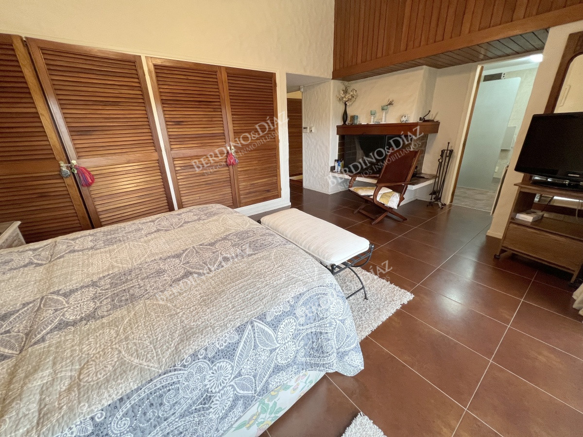 Casa ID.327 - Espléndida residencia de estilo mediterraneo sobre importante Avenida