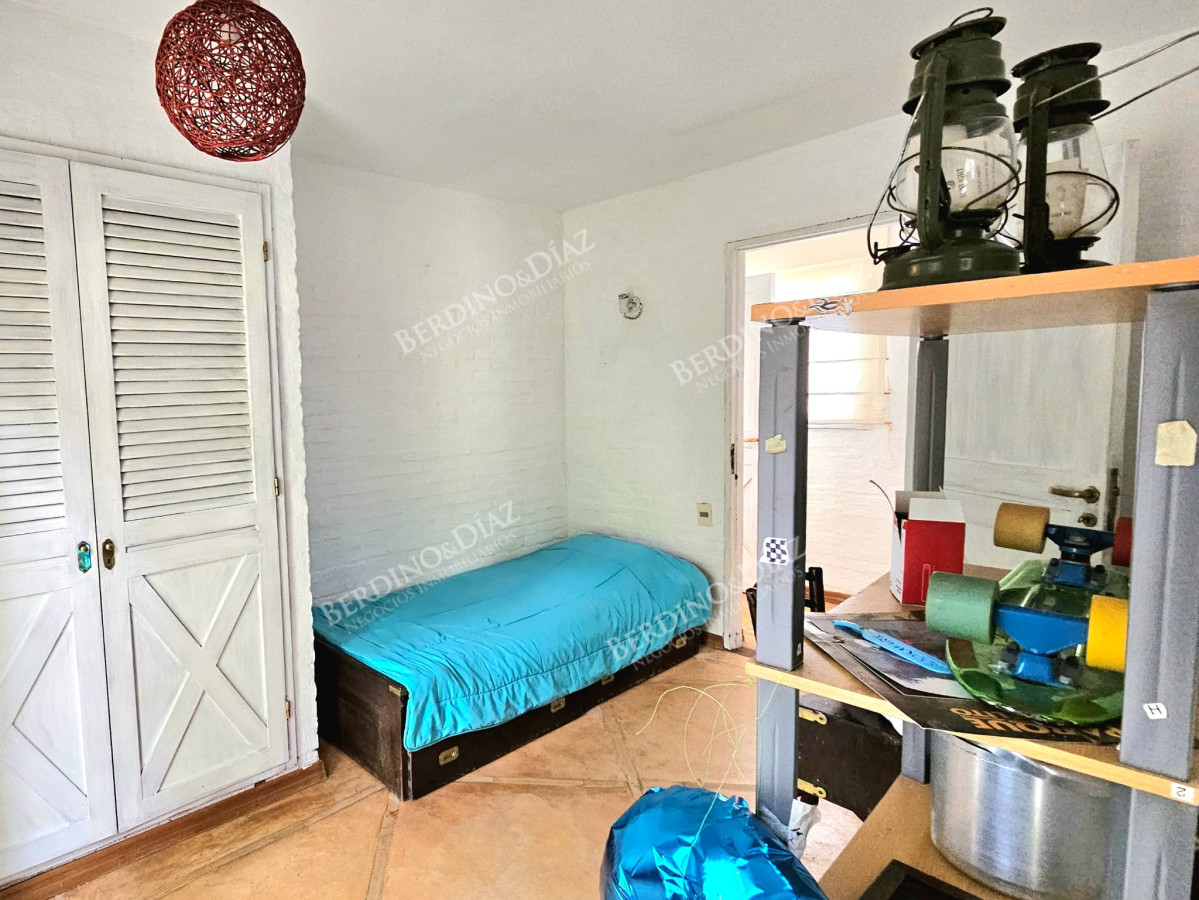 Casa ID.2307 - Casa en venta en Parque Burnet 6000 metros de terreno