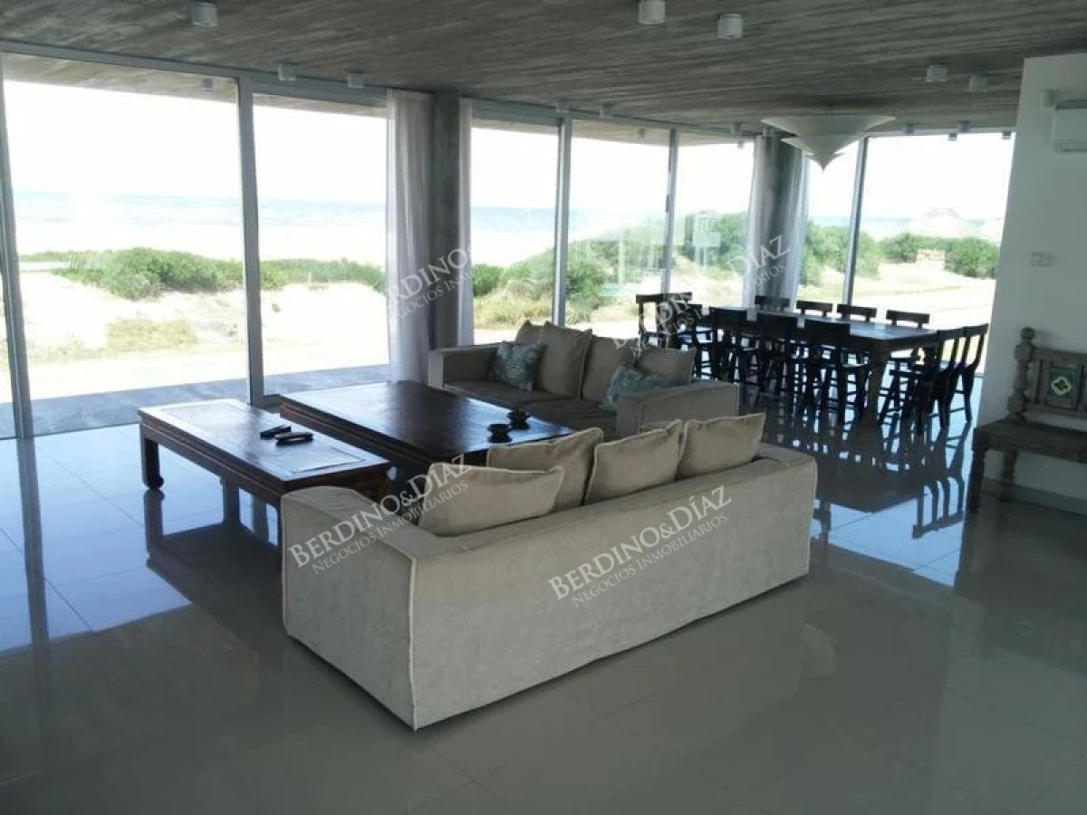Casa ID.2243 - Casa frente al mar en La Barra ruta 10