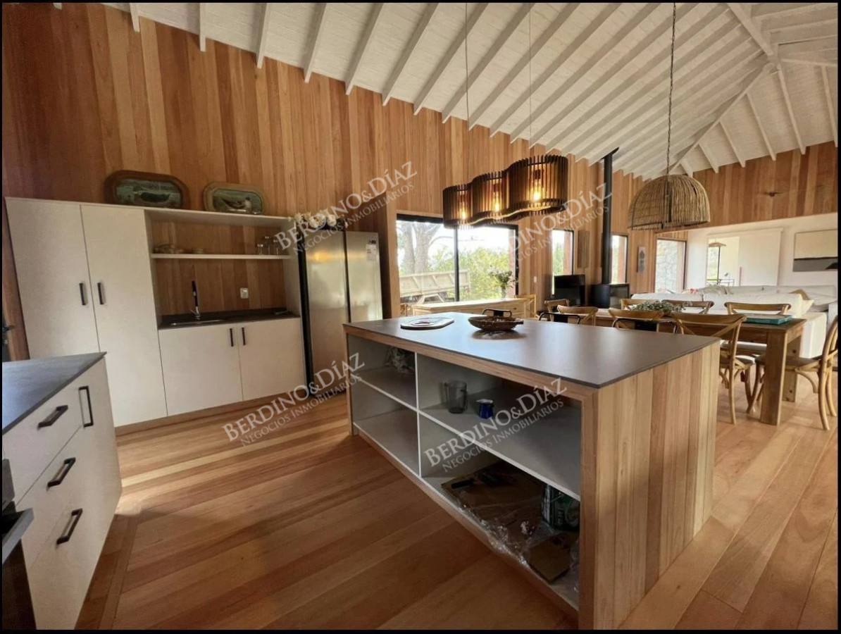 Casa ID.2222 - Casa moderna en venta en Barrio Laguna Escondida