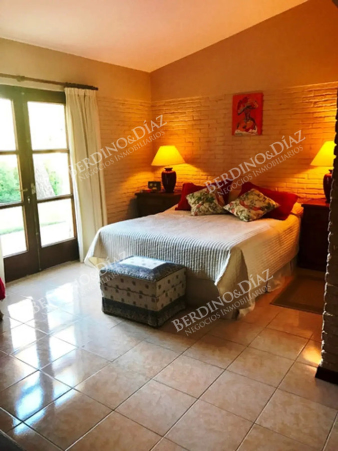 Casa ID.2821 - Casa espectacular en Playa Mansa en venta para proyecto 