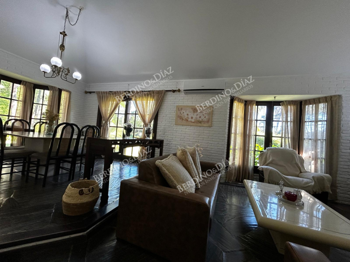 Casa ID.3011 - Hermosa casa en venta en Barrio Lugano Arbolada 