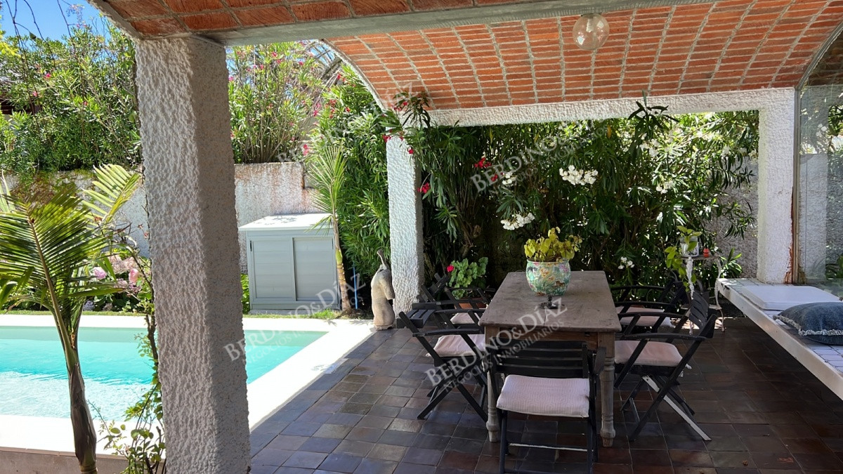 Casa ID.25 -  Casa Estilo Tradicional Ubicada en la Zona mas Exclusiva de Punta del Este