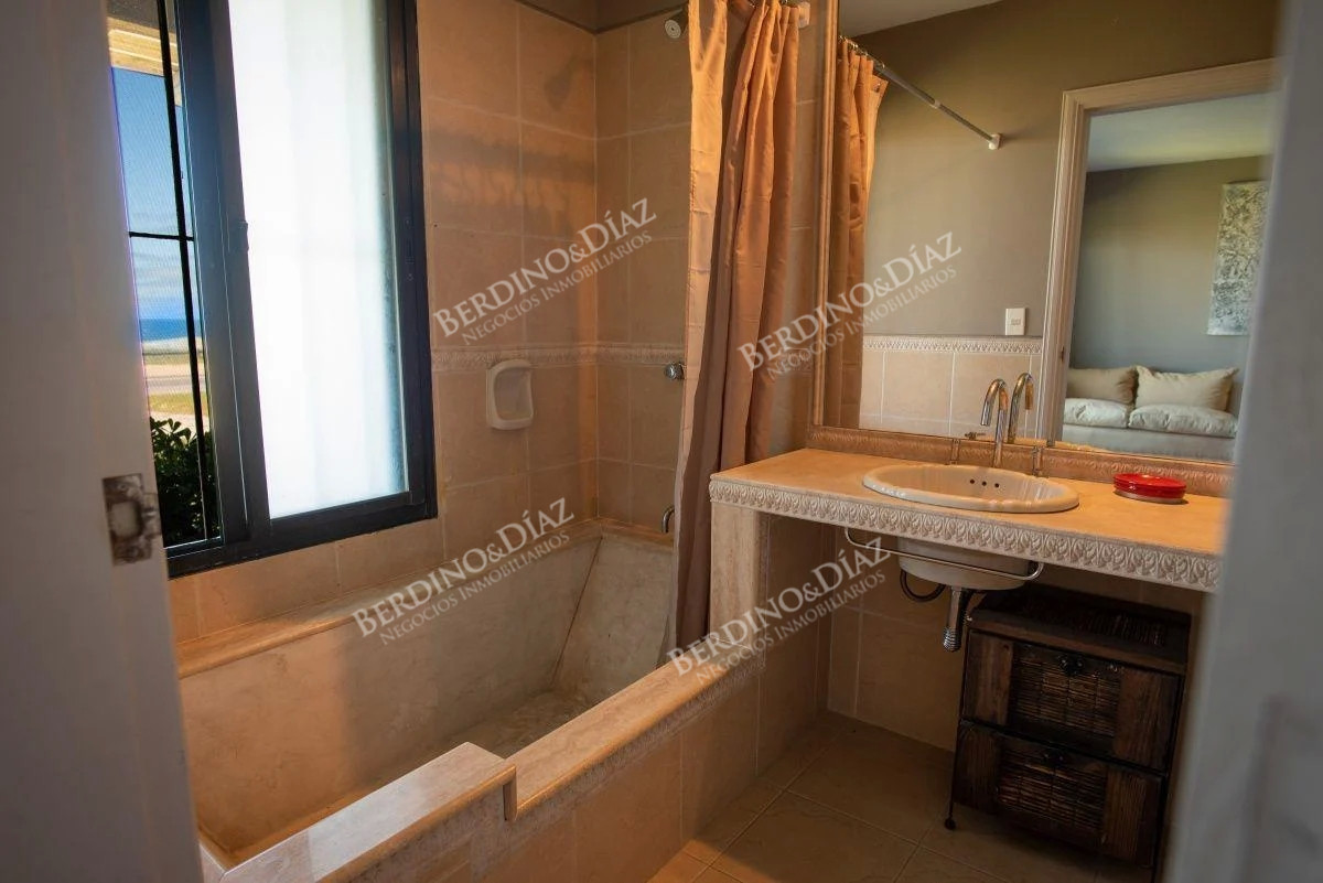 Casa ID.2254 - Casa encantadora en venta frente al mar En Manantiales