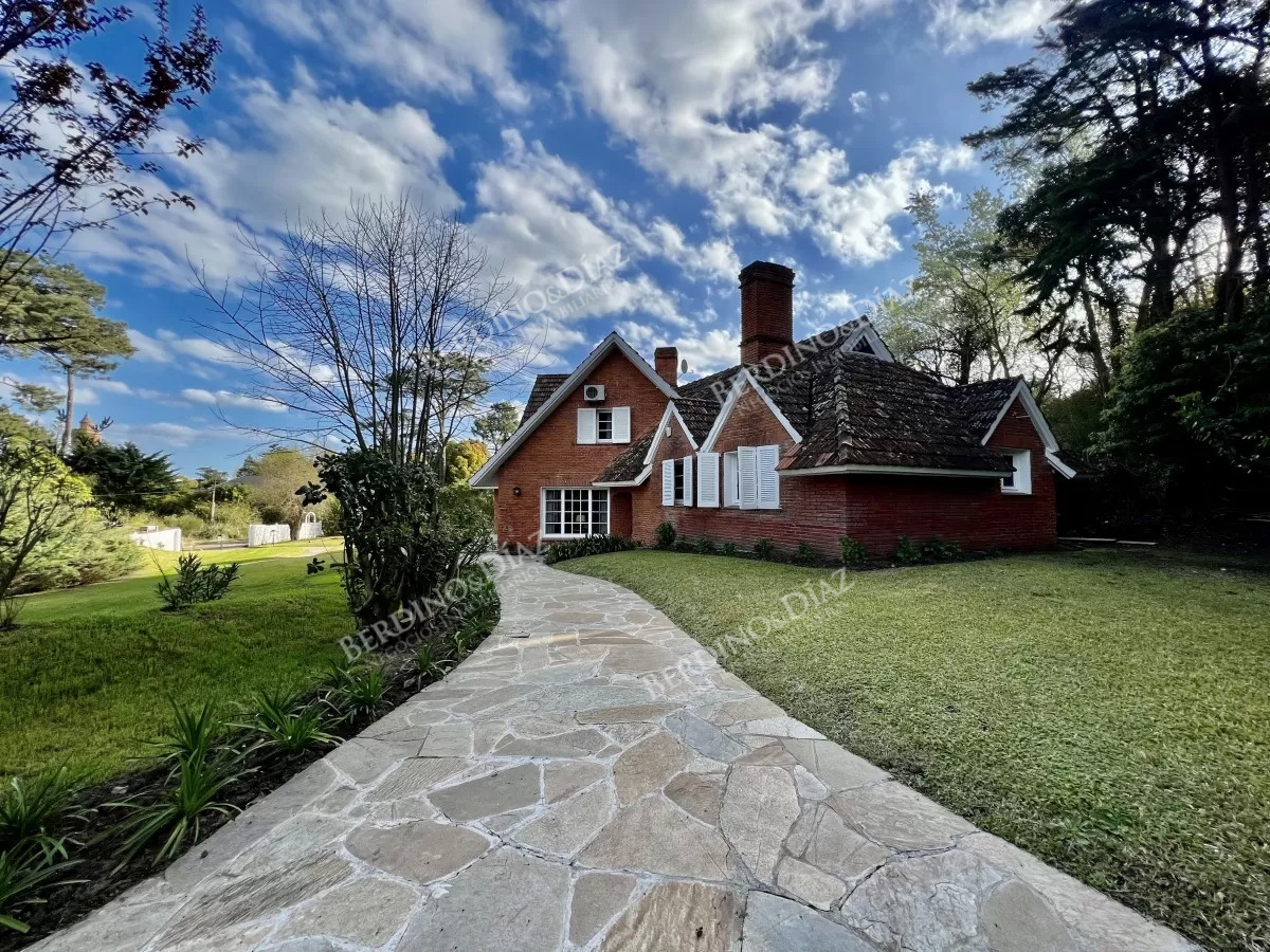 Casa ID.1886 - Chalet con Historia. Un Clásico de Punta del Este a 300 metros del mar