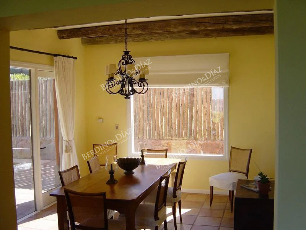 Casa ID.2154 - Casa en Punta Piedras con vista al mar 