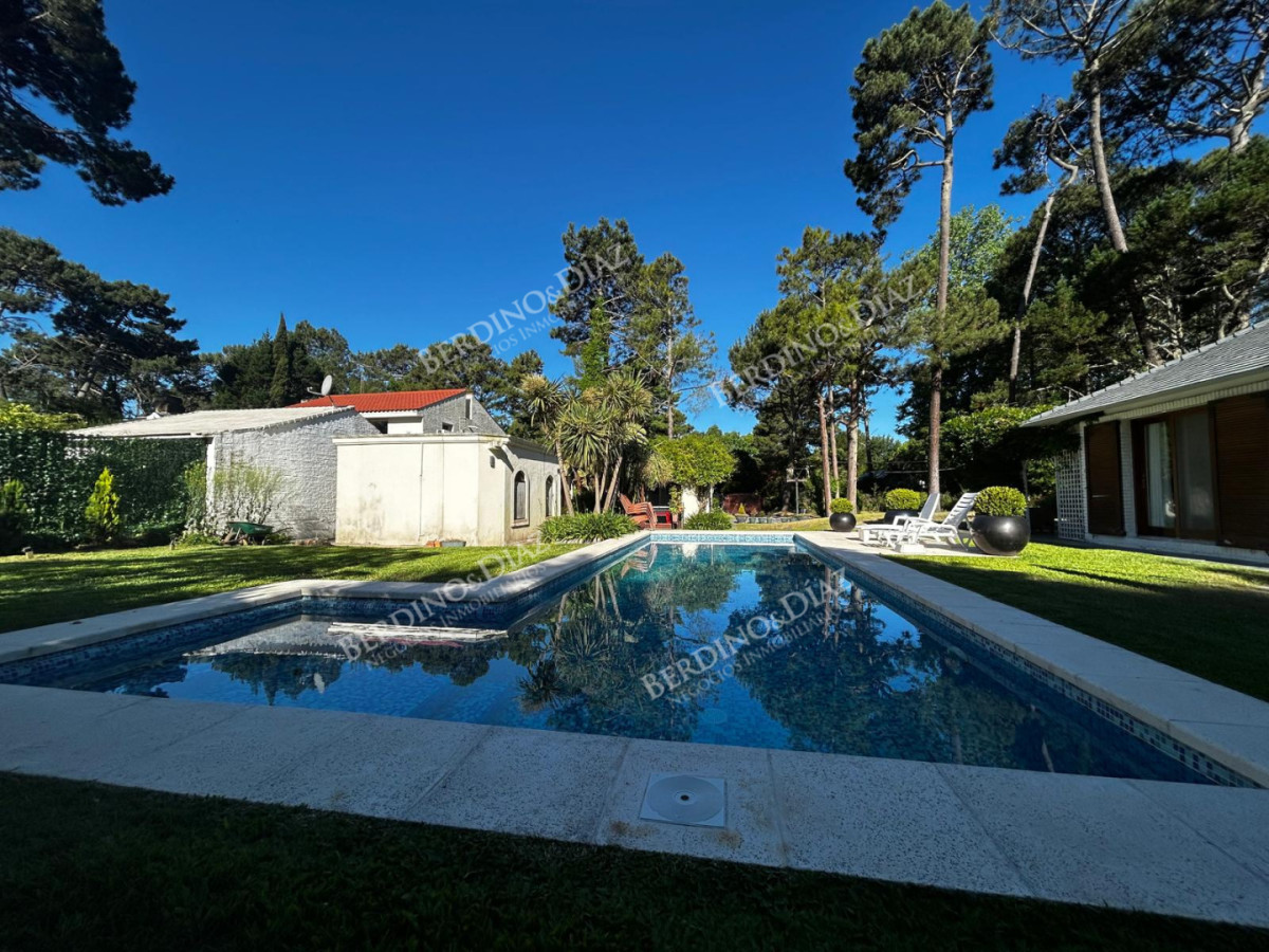 Casa ID.3011 - Hermosa casa en venta en Barrio Lugano Arbolada 