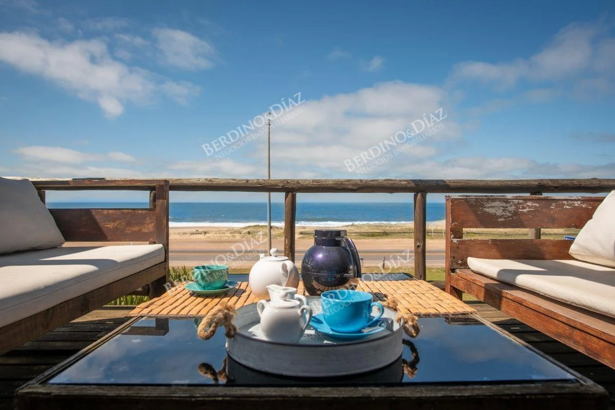 Casa ID.2254 - Casa encantadora en venta frente al mar En Manantiales