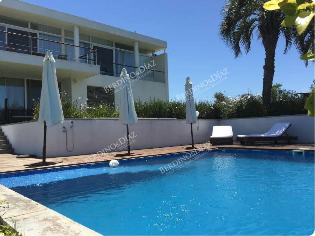 Casa ID.1245 - Casa estilo minismalista en Punta piedras