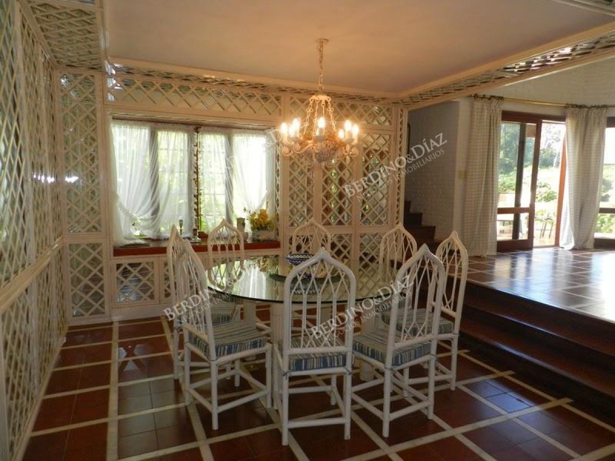 Casa ID.2148 - Casa en venta Barrio luganocon cancha de tenis