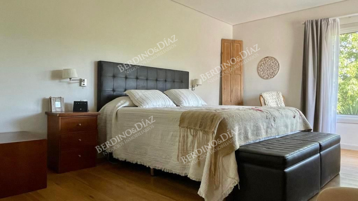 Casa ID.1216 - Casa Moderna  en venta  en Barrio Lugano 