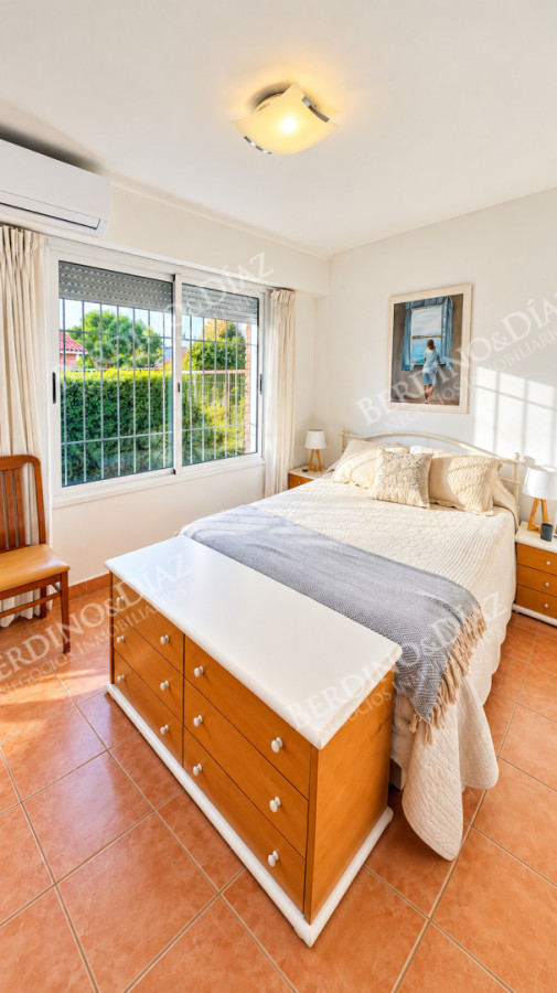 Casa ID.143 - Venta Chalet tradicional a metros de de Playa Mansa