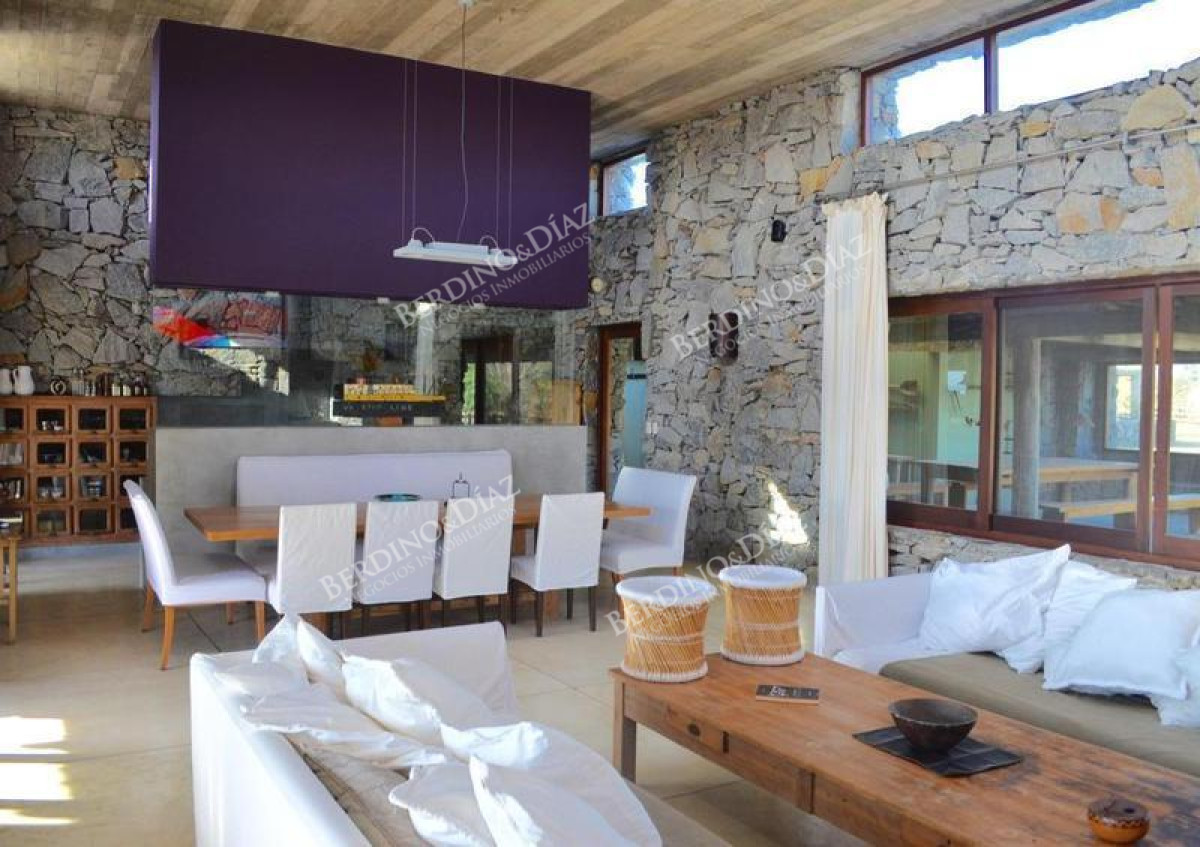 Casa ID.2241 - Chacra espectacular construida en piedra en venta La Barra