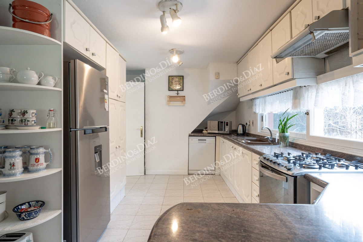 Casa ID.1538 - Importante Casa en venta en barrio San Rafael Punta del Este 