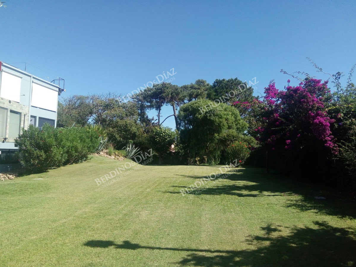 Casa ID.758 - Moderna Residencia Minimalista a 2 cuadras de la Playa