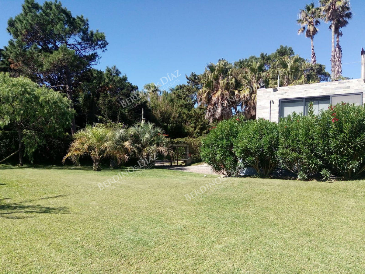 Casa ID.758 - Moderna Residencia Minimalista a 2 cuadras de la Playa