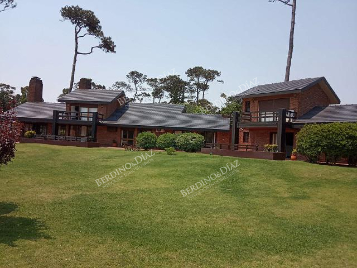 Casa ID.769 - Espectacular casa en Pinares Venta