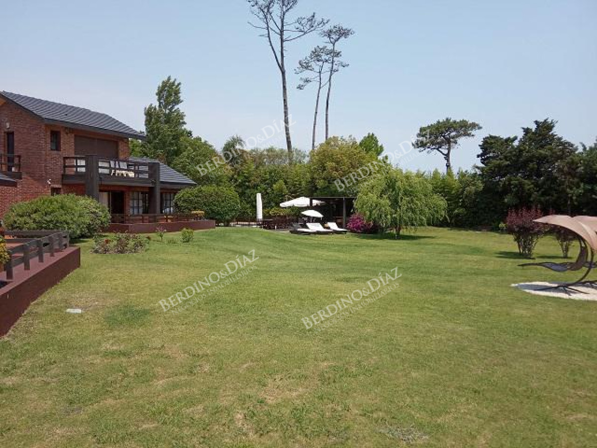 Casa ID.769 - Espectacular casa en Pinares Venta
