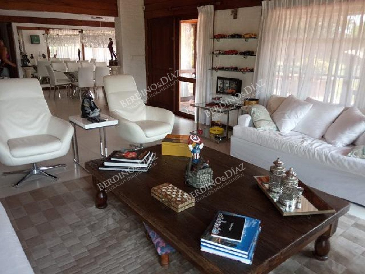 Casa ID.769 - Espectacular casa en Pinares Venta